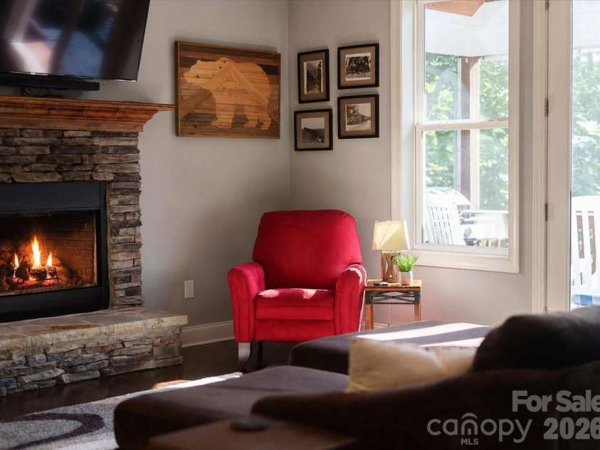 204 Mostert Drive, Asheville, NC 28804.  MLS# CAR4401439, YatesRealty ID 38784. 