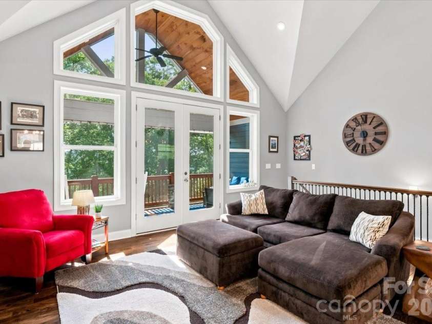 204 Mostert Drive, Asheville, NC 28804.  MLS# CAR4401439, YatesRealty ID 38784. 