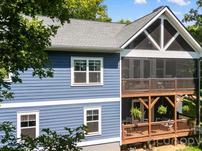 204 Mostert Drive, Asheville, NC 28804.  MLS# CAR4401439, YatesRealty ID 38784. 