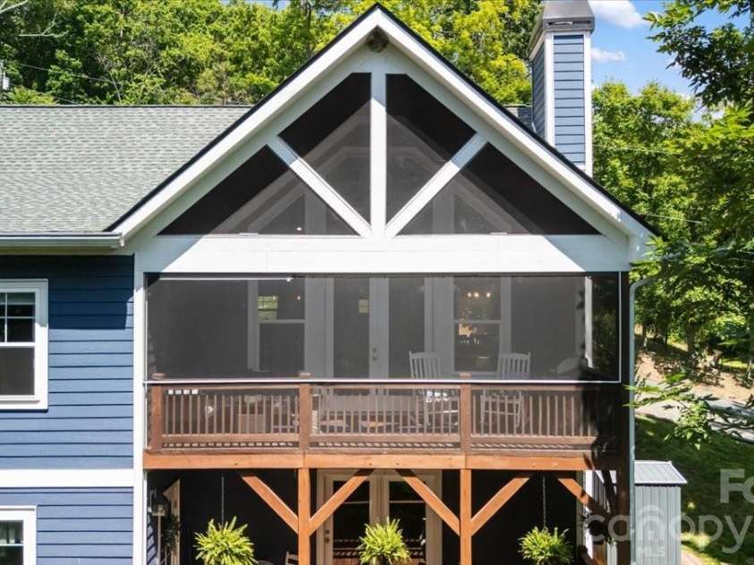 204 Mostert Drive, Asheville, NC 28804.  MLS# CAR4401439, YatesRealty ID 38784. 