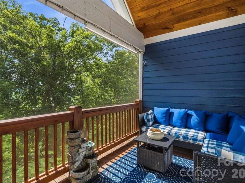204 Mostert Drive, Asheville, NC 28804.  MLS# CAR4401439, YatesRealty ID 38784. 