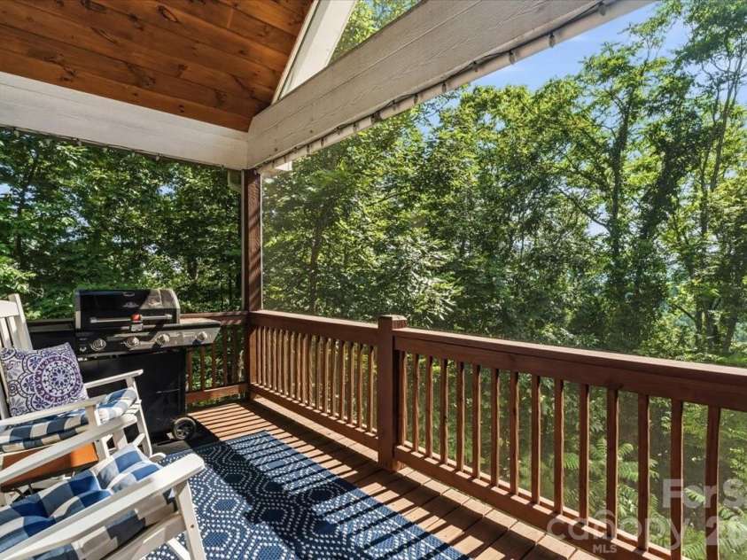 204 Mostert Drive, Asheville, NC 28804.  MLS# CAR4401439, YatesRealty ID 38784. 