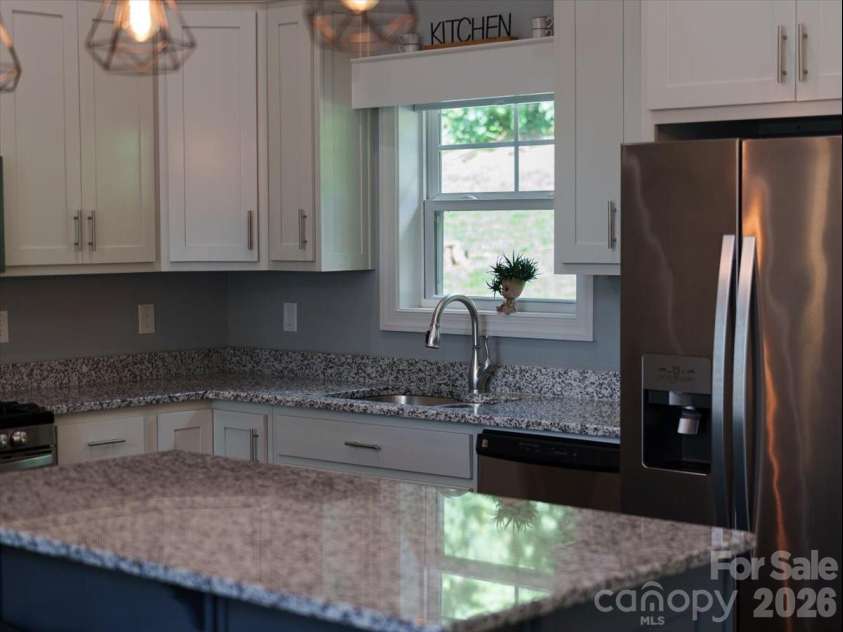 204 Mostert Drive, Asheville, NC 28804.  MLS# CAR4401439, YatesRealty ID 38784. 
