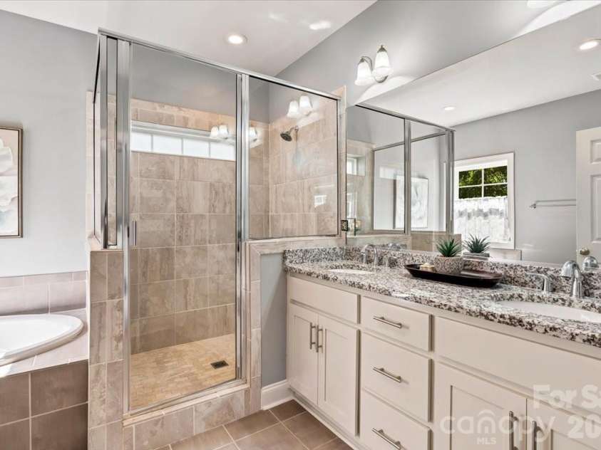204 Mostert Drive, Asheville, NC 28804.  MLS# CAR4401439, YatesRealty ID 38784. 