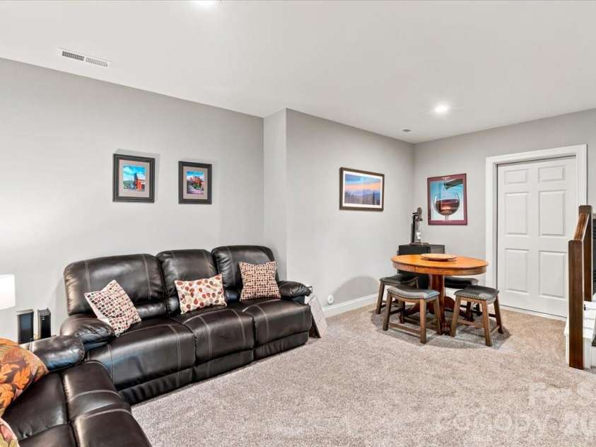 204 Mostert Drive, Asheville, NC 28804.  MLS# CAR4401439, YatesRealty ID 38784. 
