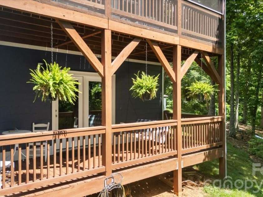 204 Mostert Drive, Asheville, NC 28804.  MLS# CAR4401439, YatesRealty ID 38784. 