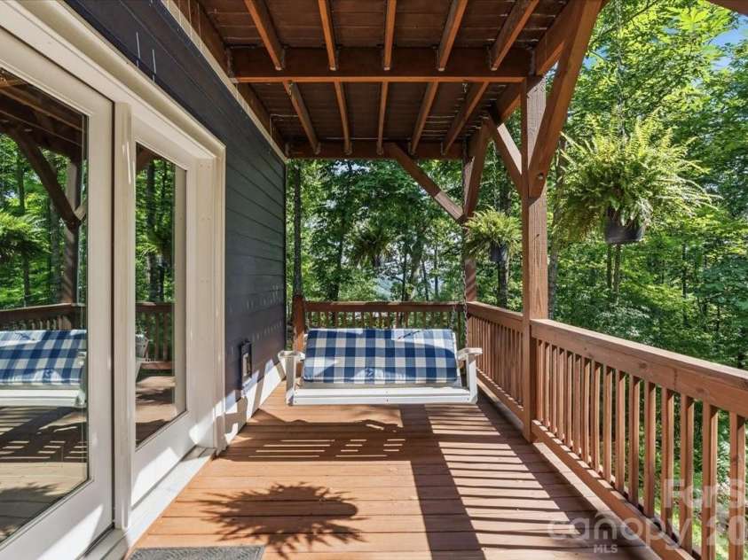 204 Mostert Drive, Asheville, NC 28804.  MLS# CAR4401439, YatesRealty ID 38784. 