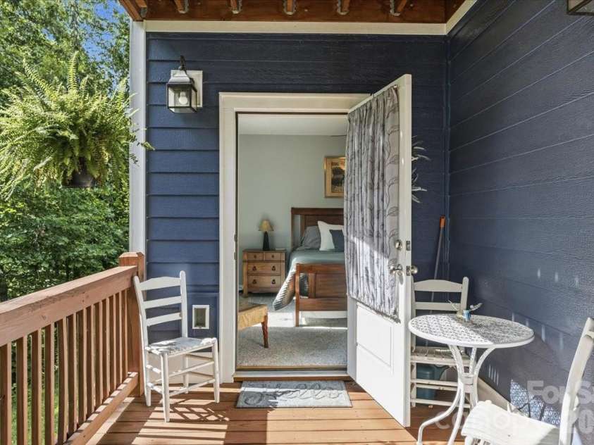 204 Mostert Drive, Asheville, NC 28804.  MLS# CAR4401439, YatesRealty ID 38784. 