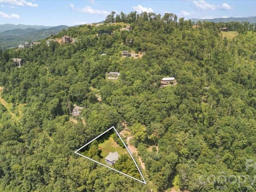 204 Mostert Drive, Asheville, NC 28804.  MLS# CAR4401439, YatesRealty ID 38784. 