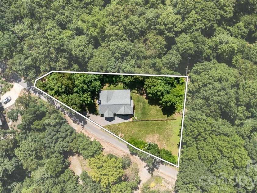 204 Mostert Drive, Asheville, NC 28804.  MLS# CAR4401439, YatesRealty ID 38784. 
