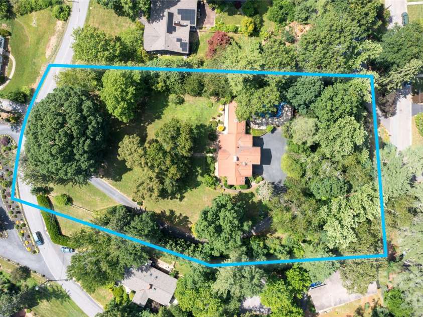 25 Inglewood Road, Asheville, NC 28804.  MLS# CAR4396953, YatesRealty ID 38788. 
