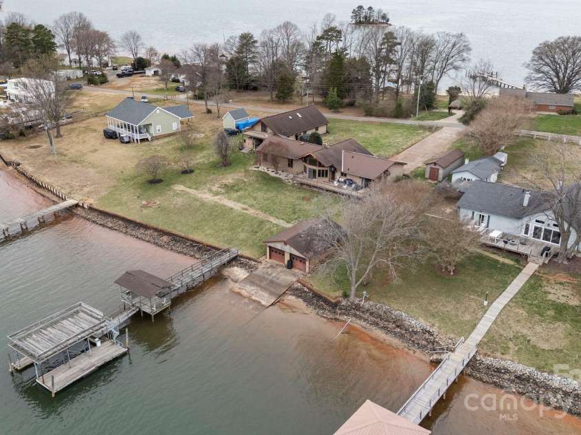 167 Points End Drive, Mooresville, NC 28117.  MLS# CAR4230820, YatesRealty ID 3879. 