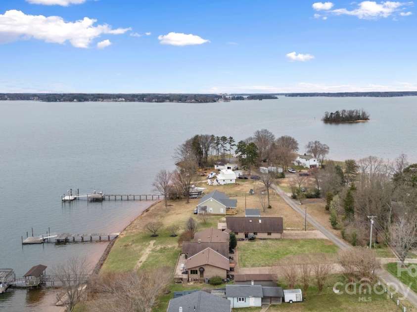 167 Points End Drive, Mooresville, NC 28117.  MLS# CAR4230820, YatesRealty ID 3879. 