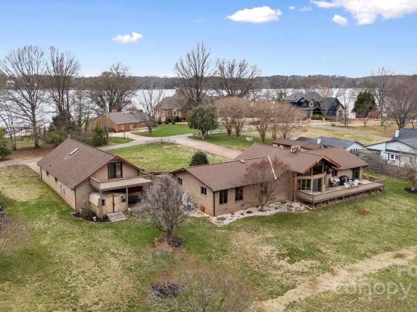 167 Points End Drive, Mooresville, NC 28117.  MLS# CAR4230820, YatesRealty ID 3879. 