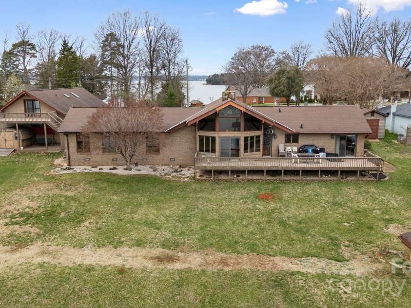 167 Points End Drive, Mooresville, NC 28117.  MLS# CAR4230820, YatesRealty ID 3879. 