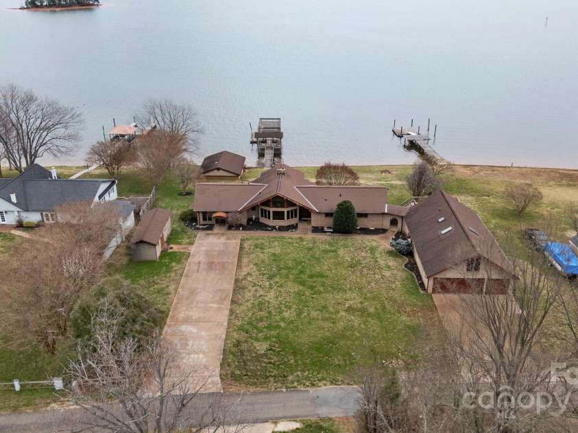 167 Points End Drive, Mooresville, NC 28117.  MLS# CAR4230820, YatesRealty ID 3879. 