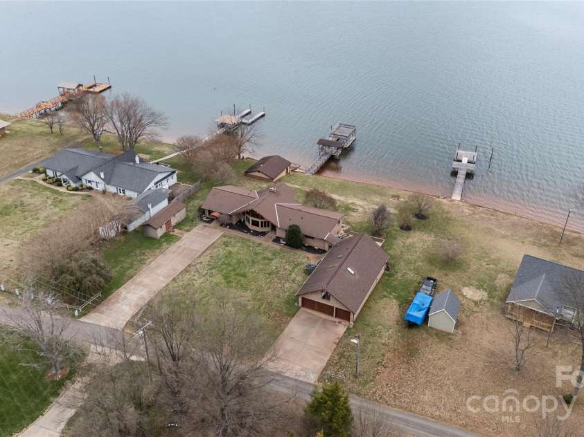 167 Points End Drive, Mooresville, NC 28117.  MLS# CAR4230820, YatesRealty ID 3879. 