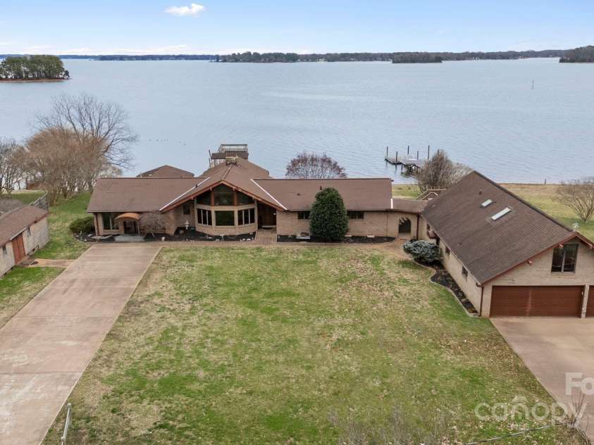 167 Points End Drive, Mooresville, NC 28117.  MLS# CAR4230820, YatesRealty ID 3879. 