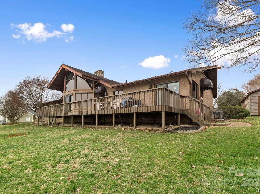 167 Points End Drive, Mooresville, NC 28117.  MLS# CAR4230820, YatesRealty ID 3879. 