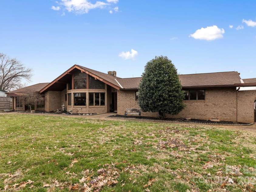 167 Points End Drive, Mooresville, NC 28117.  MLS# CAR4230820, YatesRealty ID 3879. 