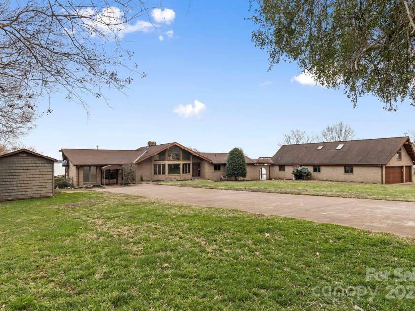 167 Points End Drive, Mooresville, NC 28117.  MLS# CAR4230820, YatesRealty ID 3879. 