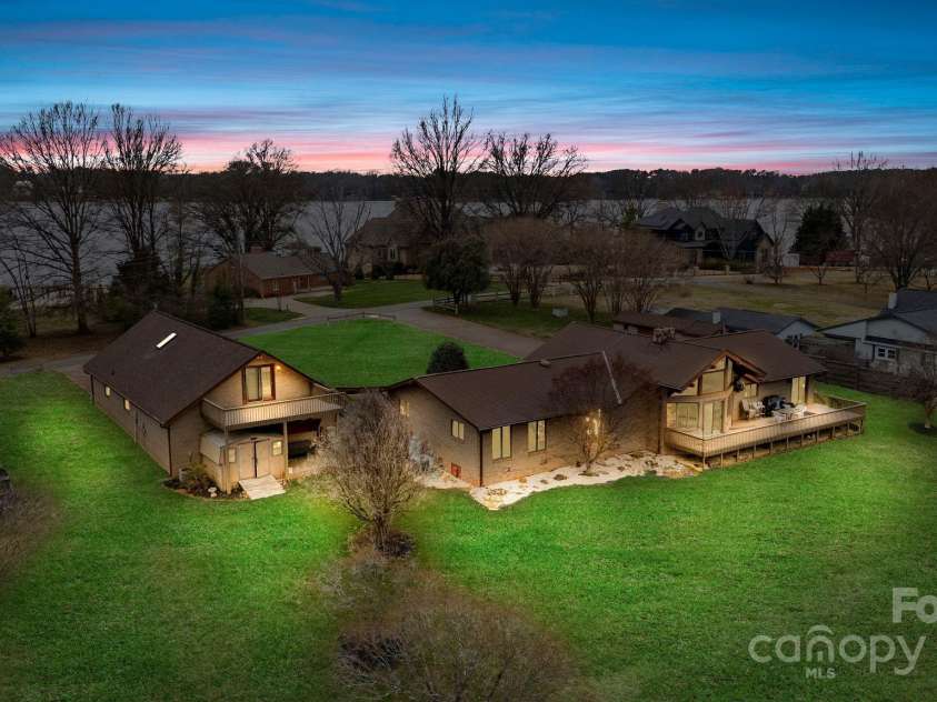 167 Points End Drive, Mooresville, NC 28117.  MLS# CAR4230820, YatesRealty ID 3879. 