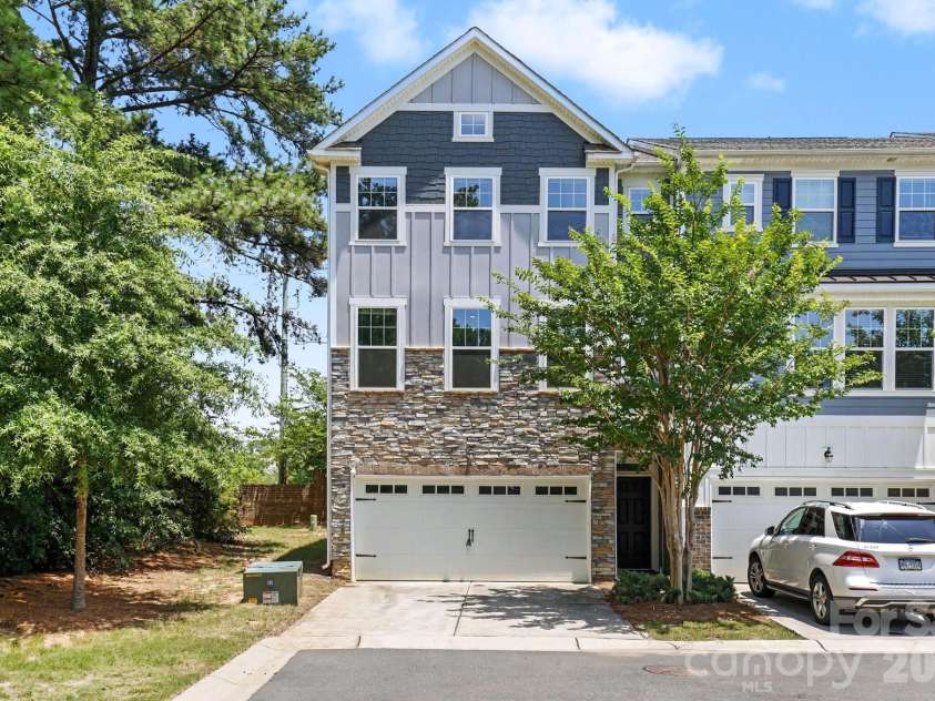 15124 Holly Run Lane, Charlotte, NC 28277.  MLS# CAR4402119, YatesRealty ID 38792. 