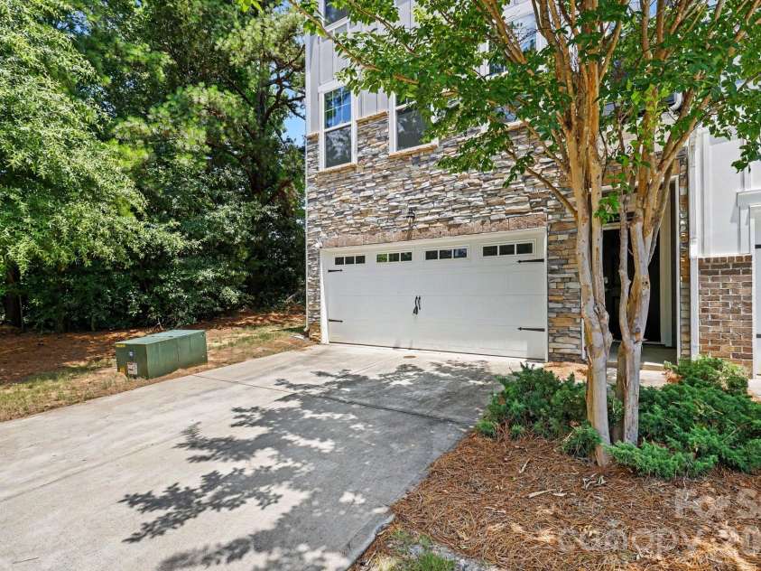 15124 Holly Run Lane, Charlotte, NC 28277.  MLS# CAR4402119, YatesRealty ID 38792. 