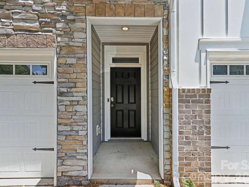 15124 Holly Run Lane, Charlotte, NC 28277.  MLS# CAR4402119, YatesRealty ID 38792. 