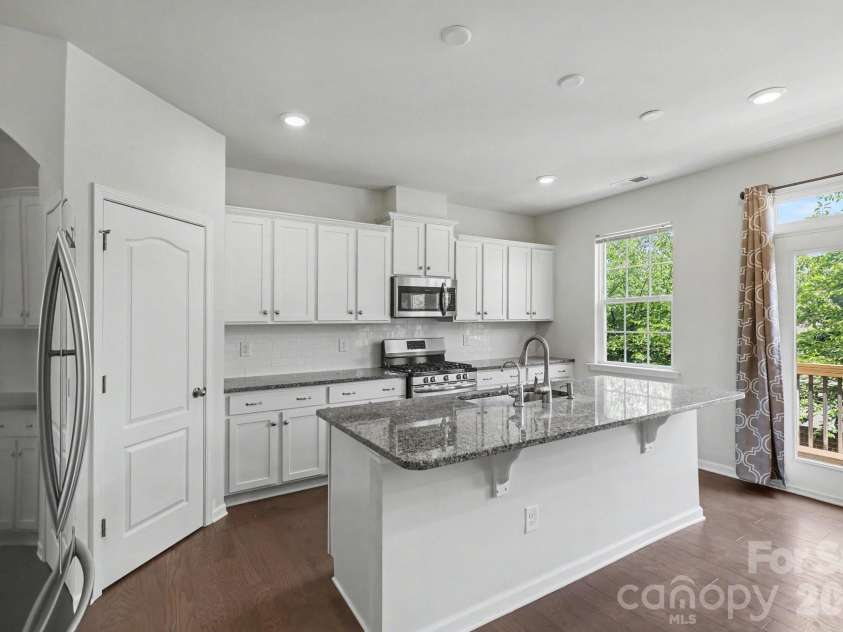 15124 Holly Run Lane, Charlotte, NC 28277.  MLS# CAR4402119, YatesRealty ID 38792. 