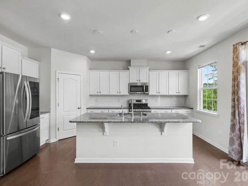 15124 Holly Run Lane, Charlotte, NC 28277.  MLS# CAR4402119, YatesRealty ID 38792. 