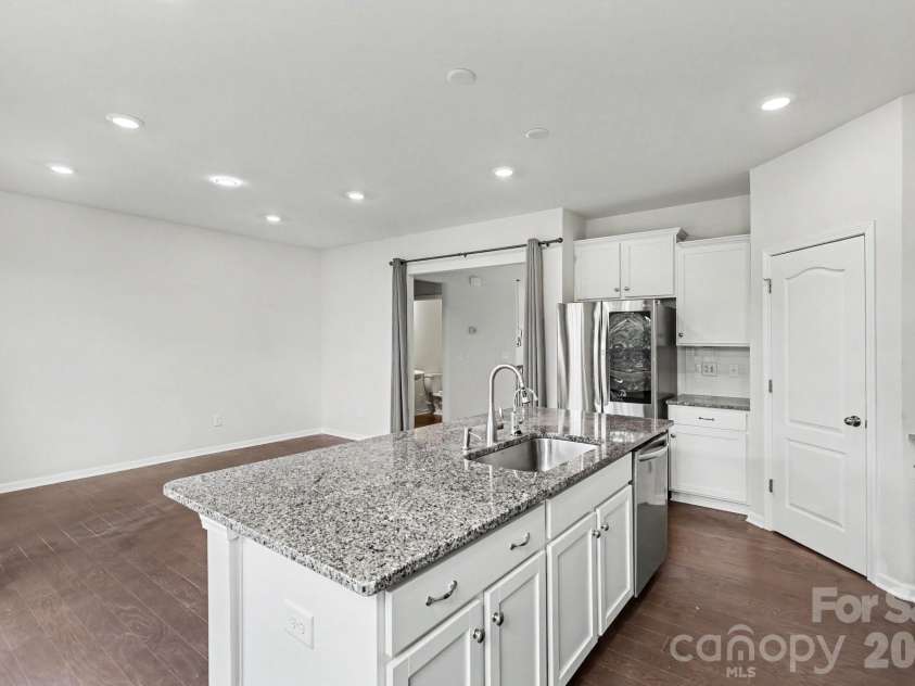 15124 Holly Run Lane, Charlotte, NC 28277.  MLS# CAR4402119, YatesRealty ID 38792. 