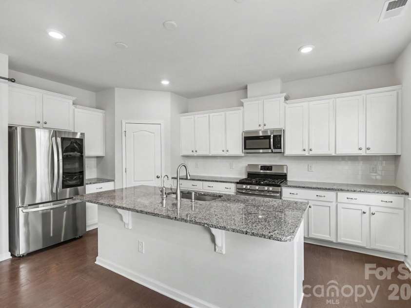15124 Holly Run Lane, Charlotte, NC 28277.  MLS# CAR4402119, YatesRealty ID 38792. 