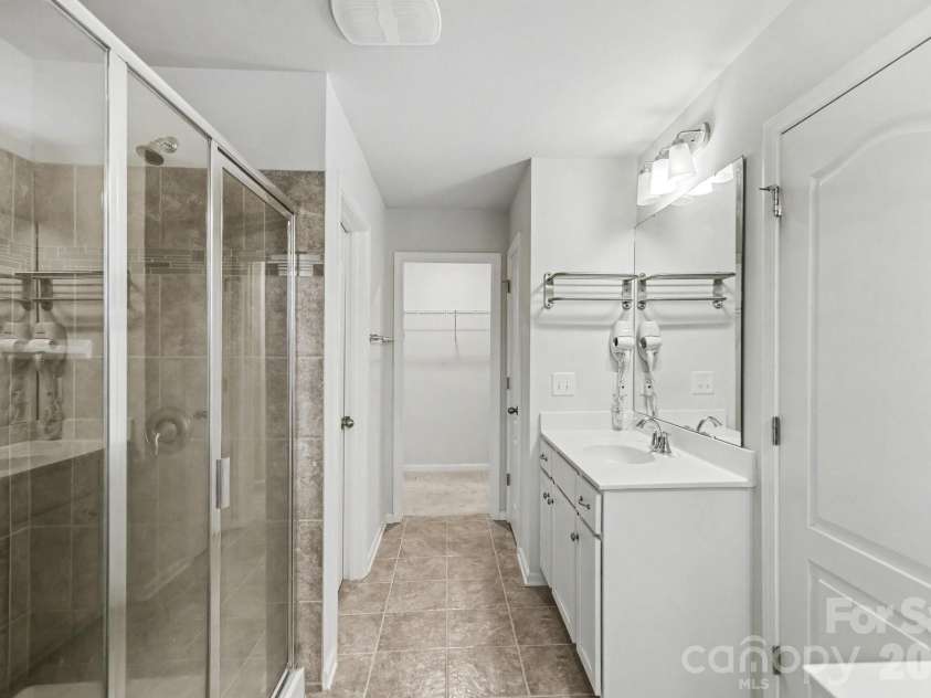15124 Holly Run Lane, Charlotte, NC 28277.  MLS# CAR4402119, YatesRealty ID 38792. 