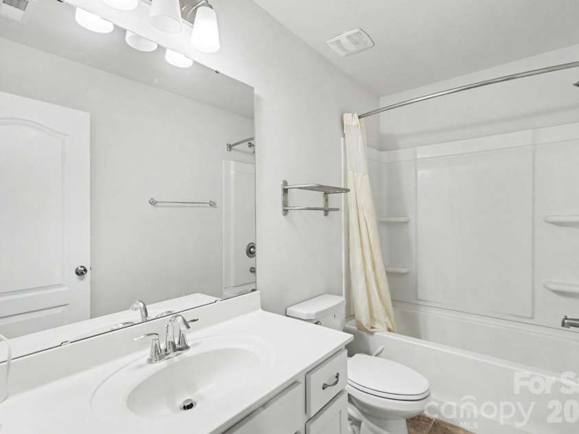 15124 Holly Run Lane, Charlotte, NC 28277.  MLS# CAR4402119, YatesRealty ID 38792. 