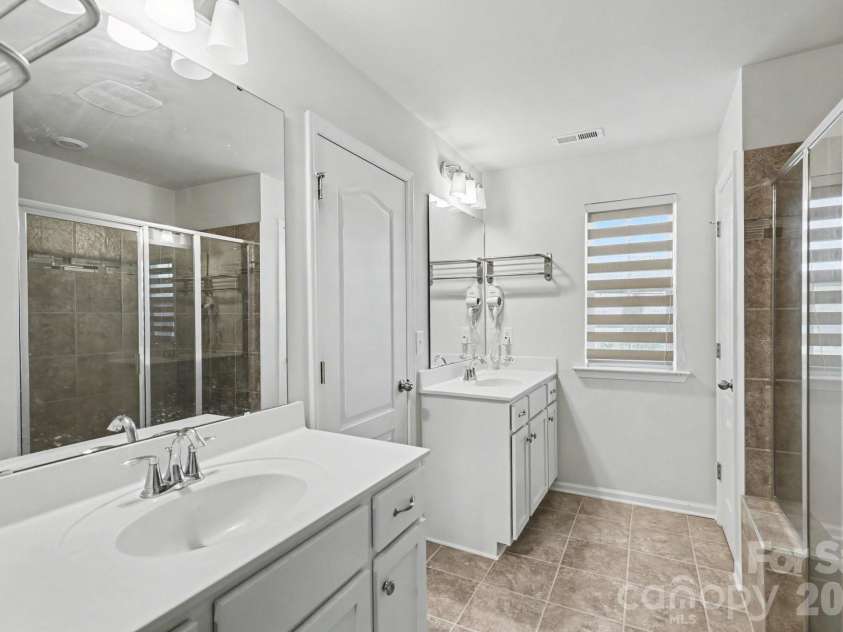 15124 Holly Run Lane, Charlotte, NC 28277.  MLS# CAR4402119, YatesRealty ID 38792. 