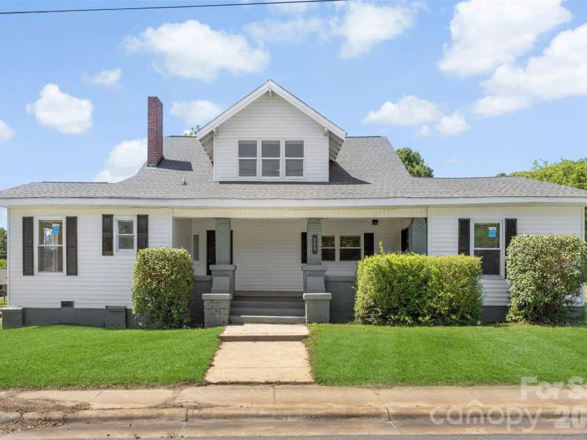 509 Grover Street, Shelby, NC 28150.  MLS# CAR4391465, YatesRealty ID 38793. 