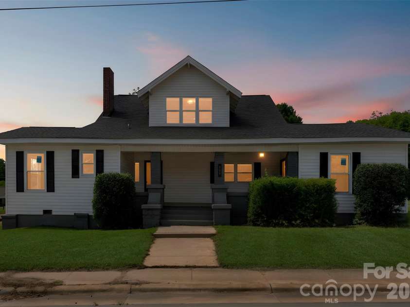 509 Grover Street, Shelby, NC 28150.  MLS# CAR4391465, YatesRealty ID 38793. 
