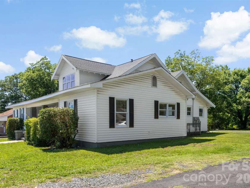 509 Grover Street, Shelby, NC 28150.  MLS# CAR4391465, YatesRealty ID 38793. 