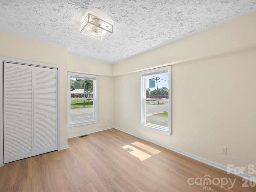 509 Grover Street, Shelby, NC 28150.  MLS# CAR4391465, YatesRealty ID 38793. 