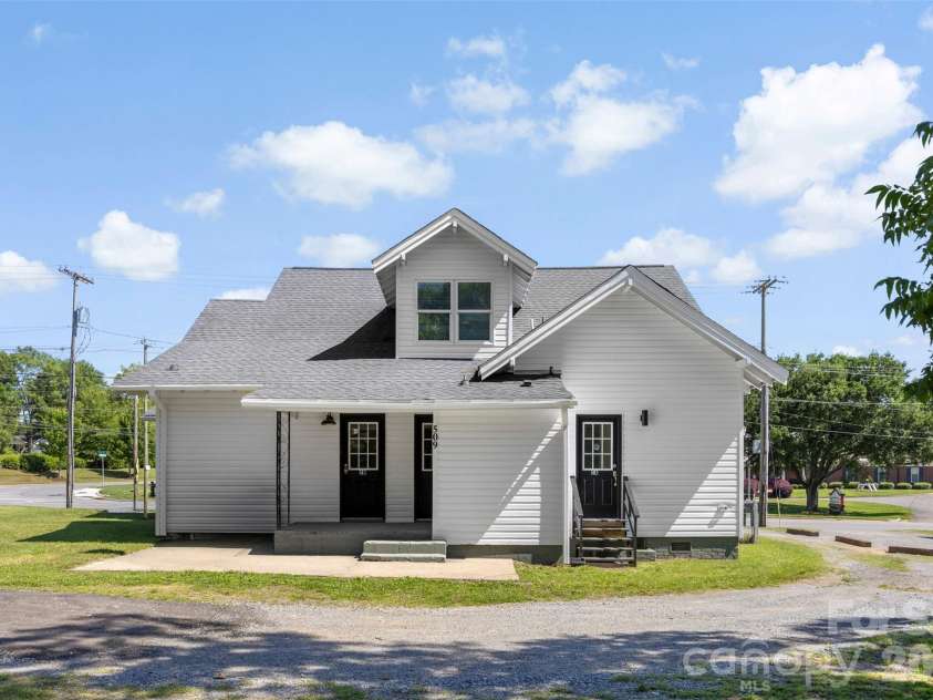509 Grover Street, Shelby, NC 28150.  MLS# CAR4391465, YatesRealty ID 38793. 