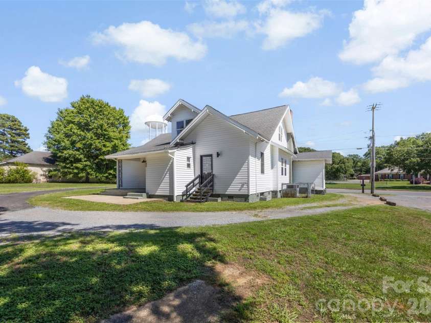 509 Grover Street, Shelby, NC 28150.  MLS# CAR4391465, YatesRealty ID 38793. 