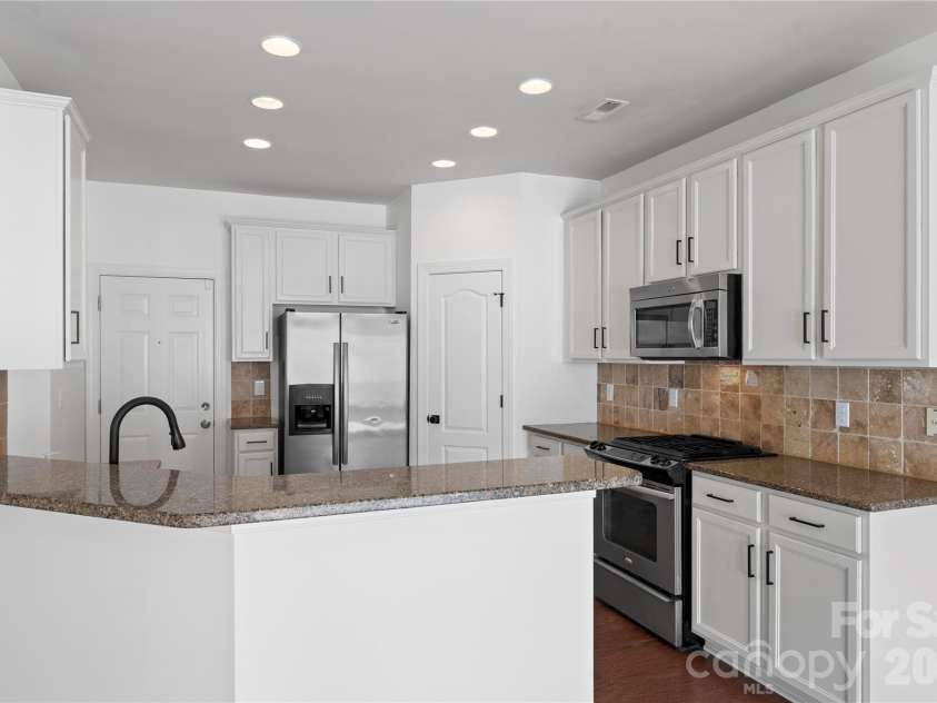5412 Allison Lane, Charlotte, NC 28277.  MLS# CAR4395948, YatesRealty ID 38798. 