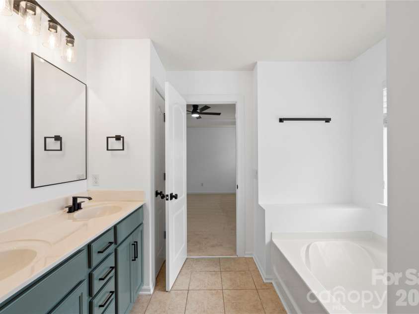 5412 Allison Lane, Charlotte, NC 28277.  MLS# CAR4395948, YatesRealty ID 38798. 