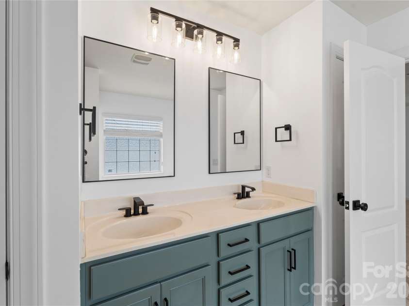 5412 Allison Lane, Charlotte, NC 28277.  MLS# CAR4395948, YatesRealty ID 38798. 