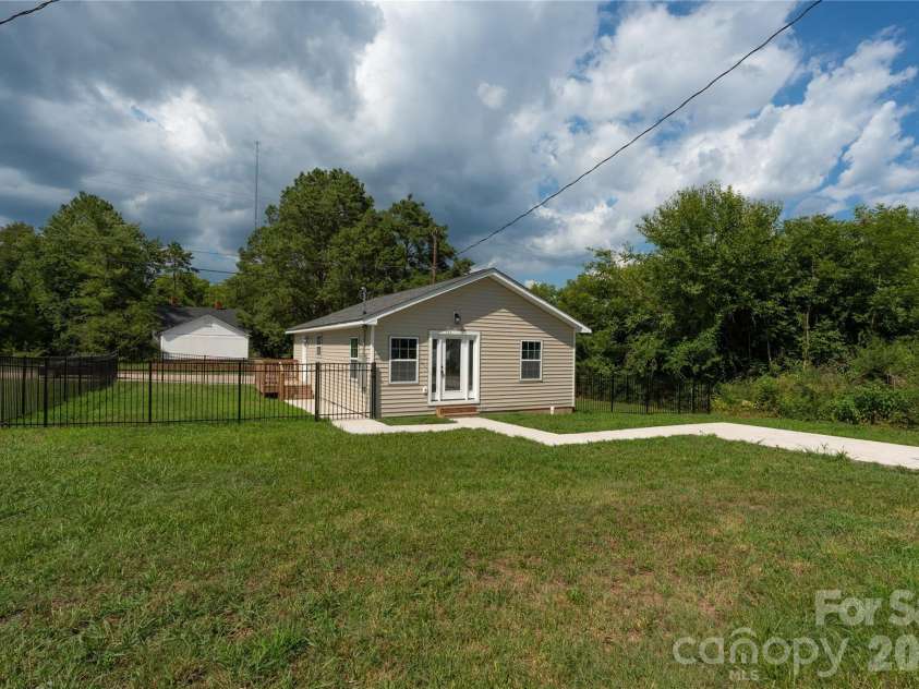724 Webber Avenue, Chester, SC 29706.  MLS# CAR4401640, YatesRealty ID 38799. 