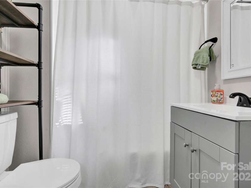 4421 Gum Street, Charlotte, NC 28208.  MLS# CAR4294508, YatesRealty ID 388. 