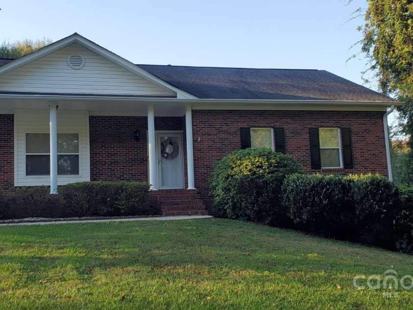 4000 Wilson Lane, Charlotte, NC 28206.  MLS# CAR4193914, YatesRealty ID 3880. 