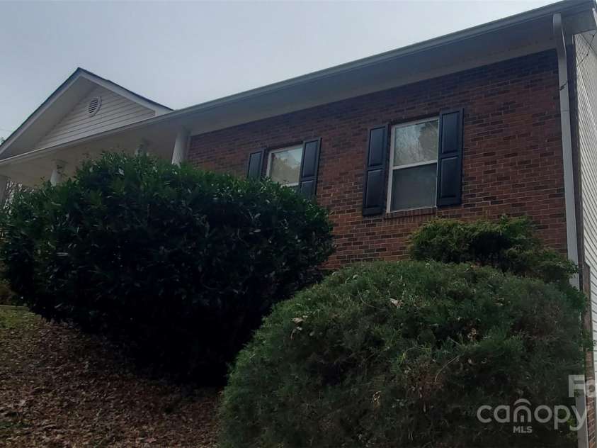 4000 Wilson Lane, Charlotte, NC 28206.  MLS# CAR4193914, YatesRealty ID 3880. 