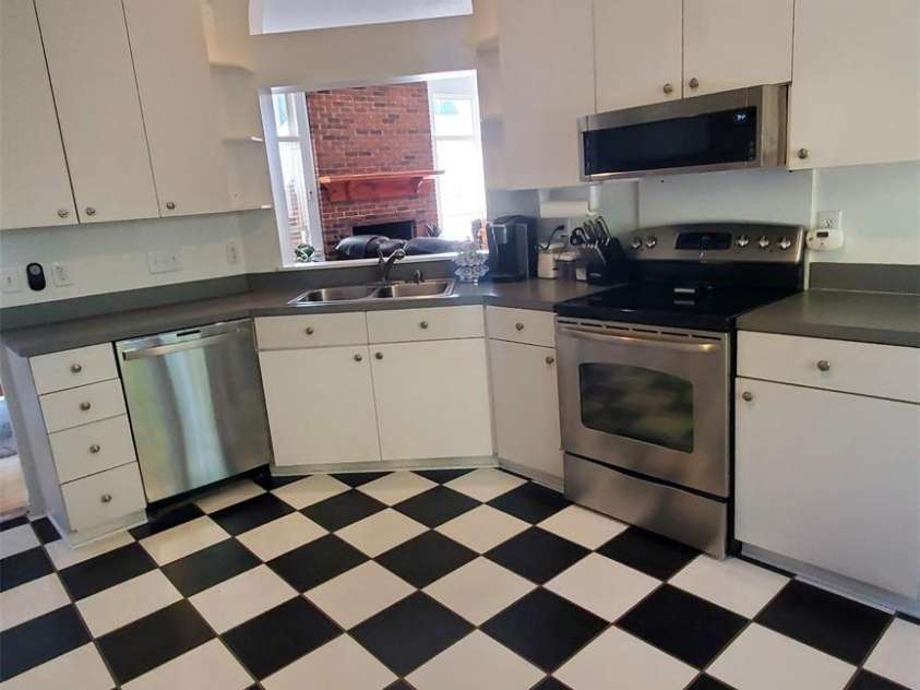 4000 Wilson Lane, Charlotte, NC 28206.  MLS# CAR4193914, YatesRealty ID 3880. 